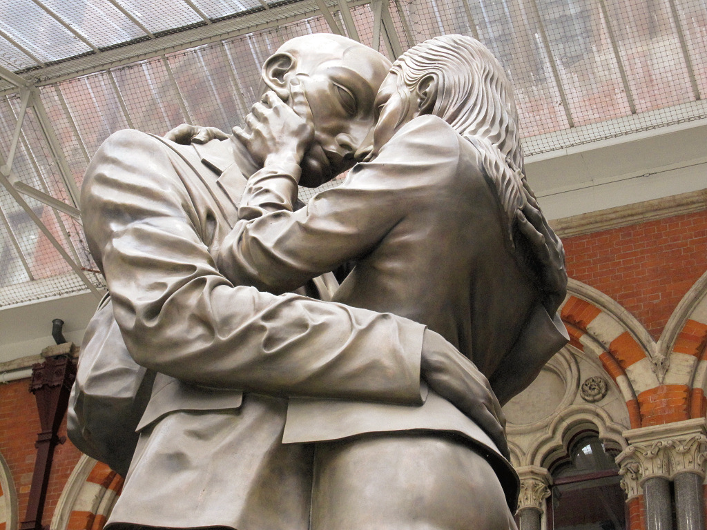 Paul Day’s fatuous colossus of embracing lovers that looms up in St Pancras station – idiotic in scale, devoid of artistic life.