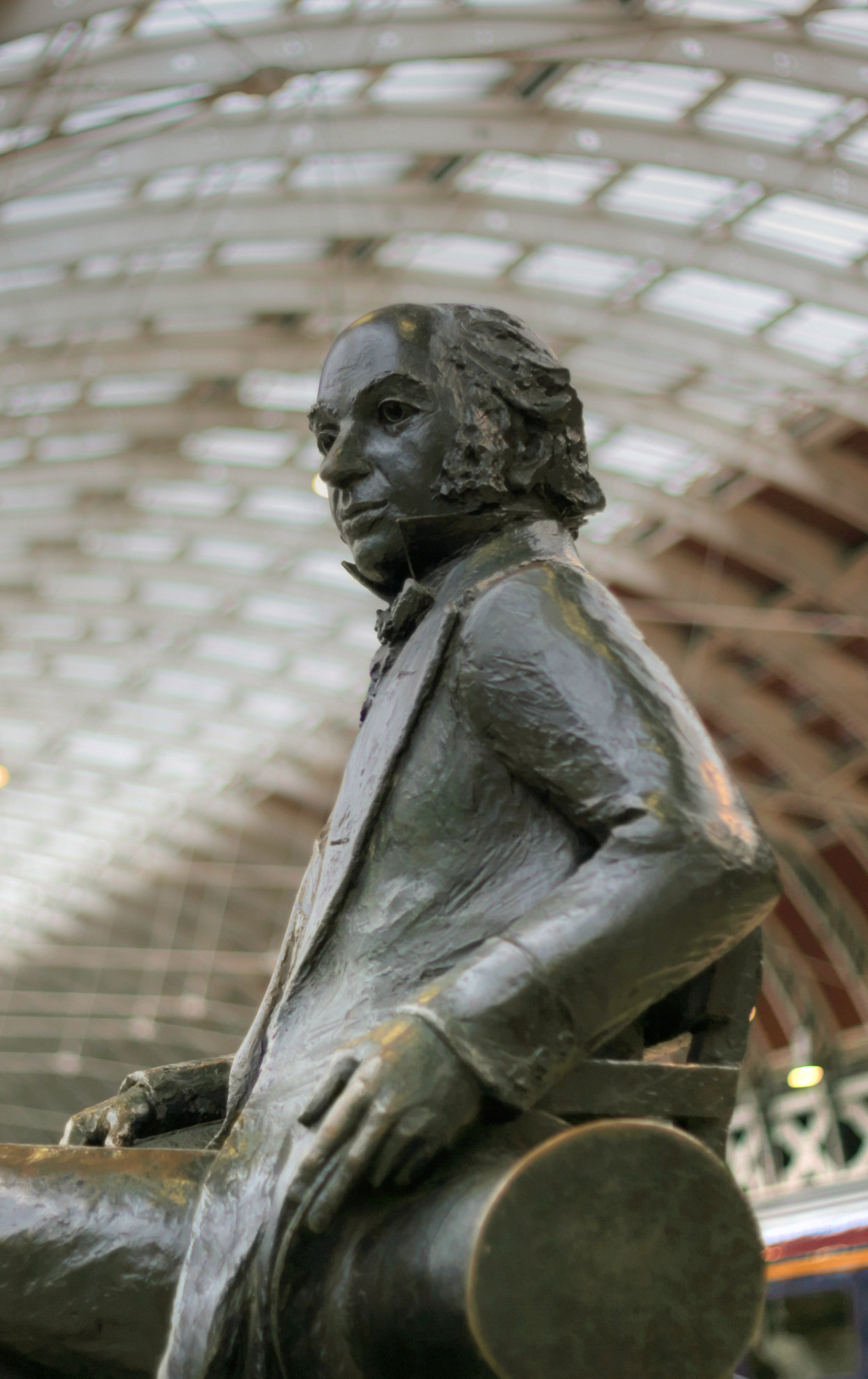 statue of Isambard Kingdom Brunel at Paddington station